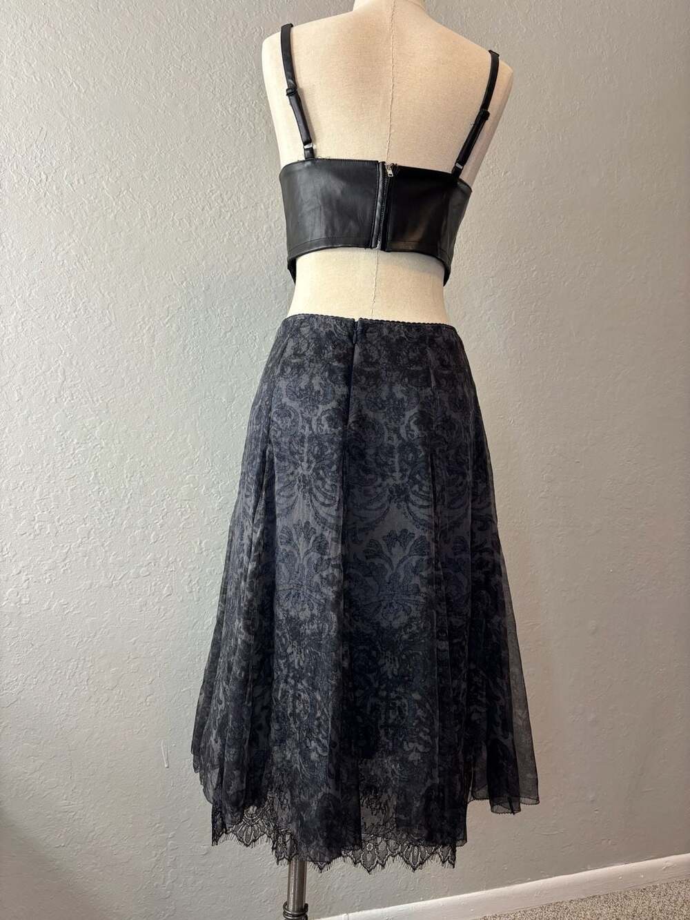 Elie Tahari Black Damask Print Midi Skirt with Lace Trim - Picture 7 of 12